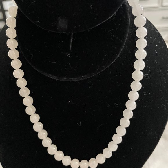 White jade bead necklace - Picture 3 of 7